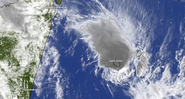 Image à la une de METEOROLOGIE – Le cyclone tropical Garance atterrit dans le Nord de La Réunion avec des rafales de plus de 200km/h