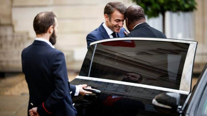 Image à la une de Emmanuel Macron et Alassane Ouattara : dîner entre amis à l’Élysée