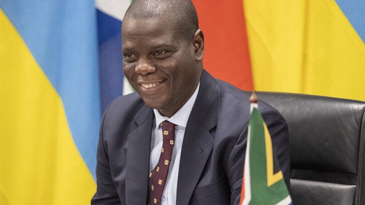 Image à la une de « Avec Donald Trump, nous devons nous préparer au pire des scénarios », assure le Sud-Africain Ronald Lamola