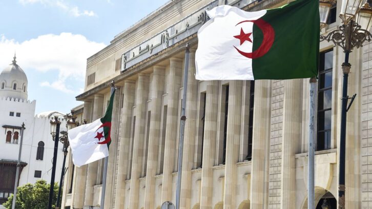Image à la une de En Algérie, la loi sur les partis politiques quasi adoptée avant son examen par le Parlement