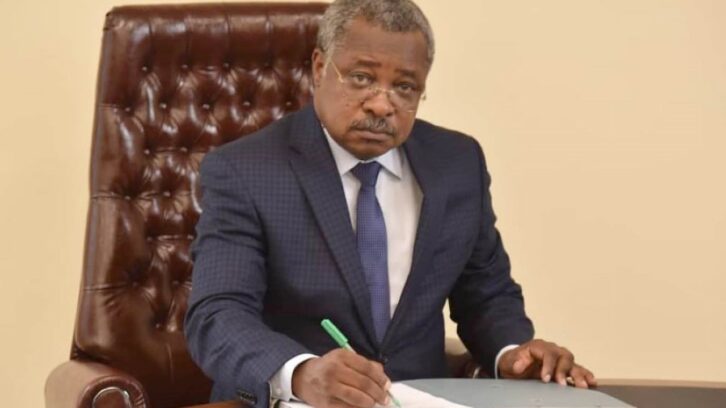 Image à la une de Qui est Richard Evina Obam, le financier camerounais qui défie la BEAC et la Cobac ?