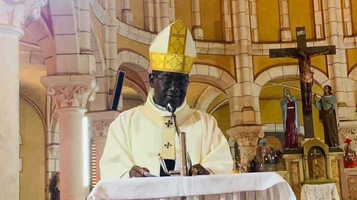Image à la une de Jean Mbarga, archevêque de Yaoundé… et principal allié de Paul Biya dans l’Église du Cameroun