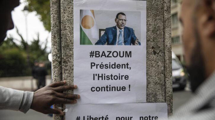 Image à la une de Libération de Mohamed Bazoum : une délégation du Qatar à Niamey pour discuter avec le général Tiani