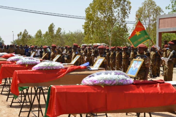 Image à la une de Burkina Faso : trois des huit accusés des attaques jihadistes de mars 2018 écopent de la prison à vie