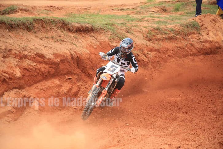 Image à la une de MOTOCROSS – GRAND PRIX IMC   – Victoire d’entrée de Lucas Robert