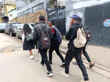 Image à la une de SUSPENSION DES COURS   –  Grogne des parents d’élèves