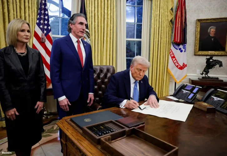 Image à la une de ETATS-UNIS – Trump signe un décret imposant des sanctions à l’encontre de la CPI