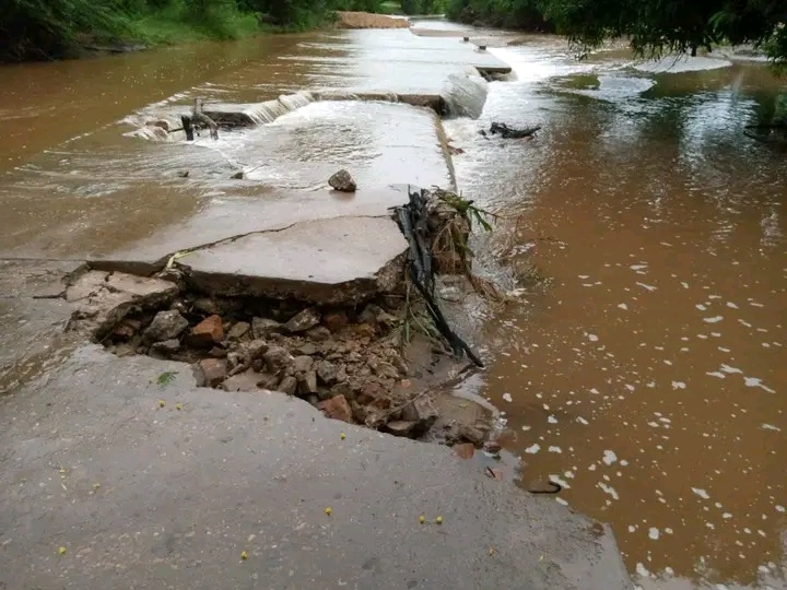 Image à la une de DÉGÂTS CYCLONIQUES – La RN10 coupée depuis samedi