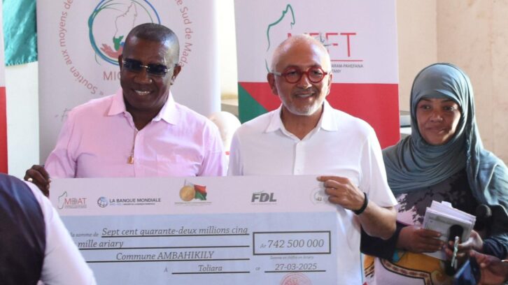 Image à la une de COLLECTIVITÉS – Remise des subventions d’investissement pour 27 communes de la région Atsimo Andrefana