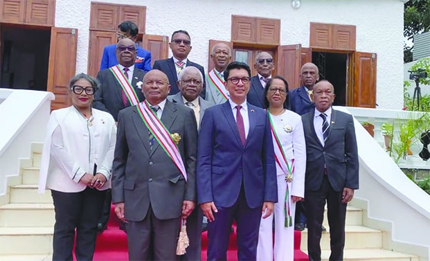 Image à la une de Président Rajoelina – « Que les distinctions honorifiques soient attribuées aux méritants ! »