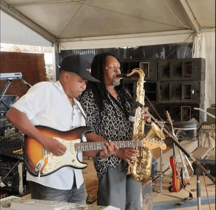 Image à la une de ROSSY AU PALAIS DES SPORTS – Le concert «Bapampa glady be» à guichet fermé