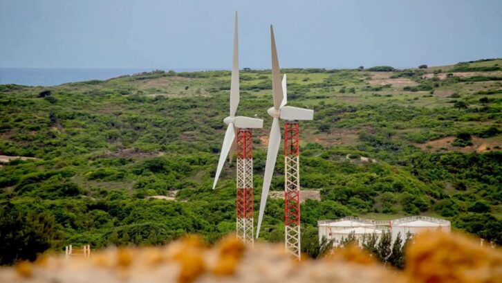 Image à la une de ENERGIE – La première turbine du parc éolien de QMM et l’extension du parc solaire de la compagnie opérationnelles depuis février