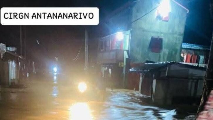 Image à la une de INTEMPERIES – Deux enfants meurent emportés par les eaux à Ambohijanaka suite à une rupture de digue, selon la gendarmerie 
