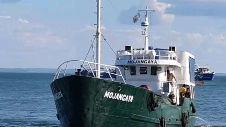 Image à la une de TRANSPORT MARITIME – Les trois bateaux partis de Mahajanga jeudi pas autorisés à accoster aux Comores plusieurs heures après leur arrivée 