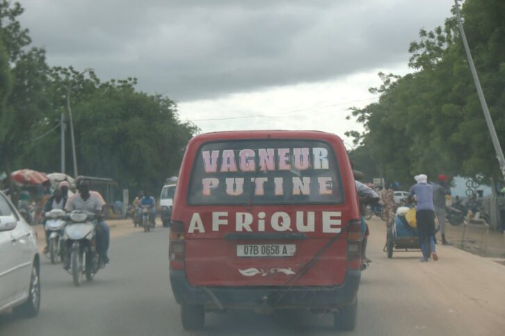 Image à la une de Tchad : soupçonnés de complicité avec Wagner, les trois journalistes arrêtés ont été écroués