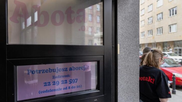 Image à la une de Pologne: un centre d’assistance à l’avortement inauguré en face du Parlement
