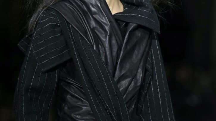 Image à la une de Fashion Week: humour et poésie chez Issey Miyake, sac de noeuds chez Yamamoto