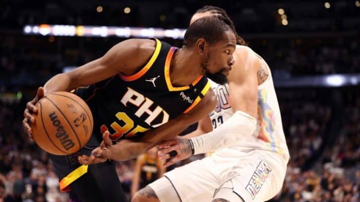 Image à la une de NBA: Cleveland poursuit sa longue série victorieuse, exploit de Nikola Jokic