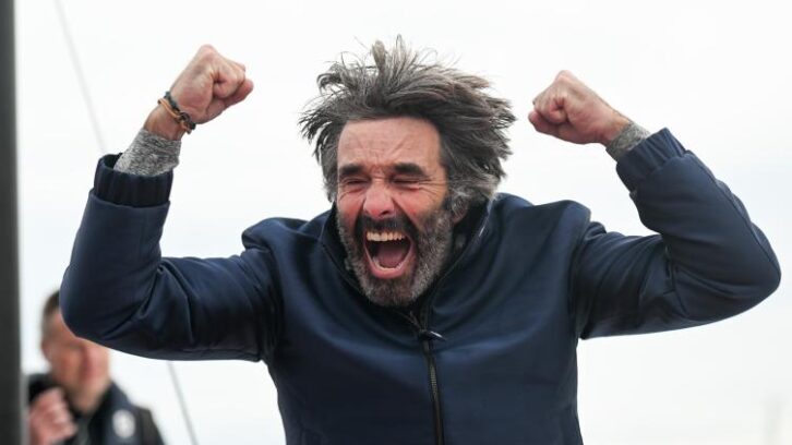 Image à la une de Vendée Globe: Van Weynbergh, non classé mais fêté pour son panache
