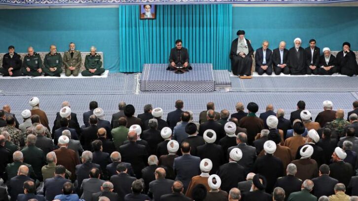 Image à la une de Iran: Khamenei fustige une politique “d’intimidation” après des menaces de Trump 