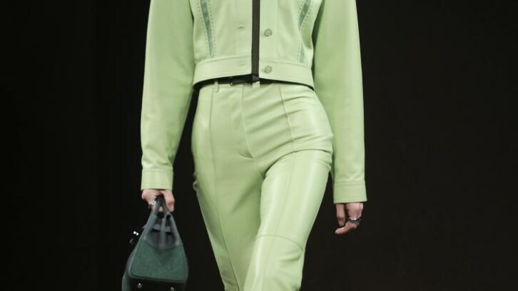 Image à la une de Fashion Week: le feutre à l’honneur chez Hermès