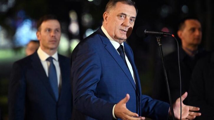 Image à la une de Le chef de l’Otan en Bosnie promet de ne pas laisser de “vide sécuritaire” s’installer