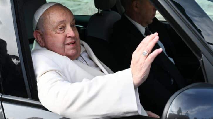 Image à la une de Le pape François va mieux et pourrait quitter prochainement l’hôpital