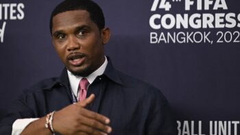 Image à la une de Samuel Eto’o et les sélectionneurs : au Cameroun, polémiques et dettes en série