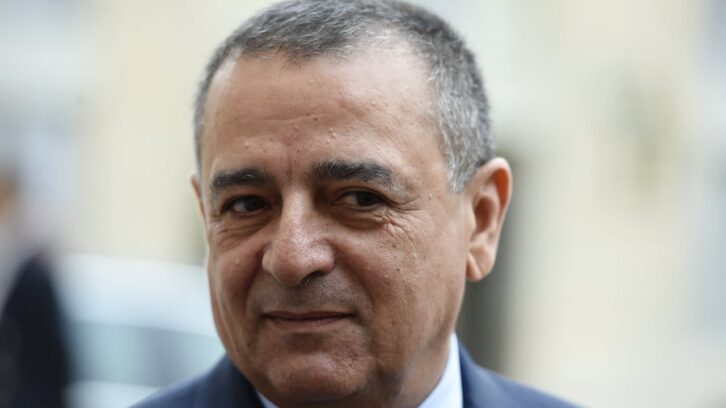 Image à la une de Algérie-France : l’extradition de l’ancien ministre Abdeslam Bouchouareb s’éloigne