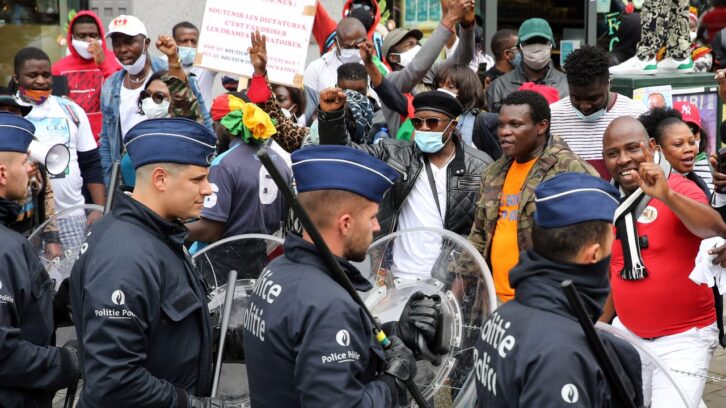 Image à la une de Au Cameroun, la Brigade anti-sardinards de retour au cœur du jeu politique