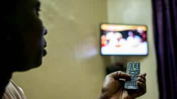 Image à la une de Au Sénégal, seize chaînes de la TNT réduites au silence