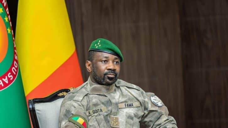 Image à la une de Mali : Assimi Goïta fait produire ses passeports AES par une société française