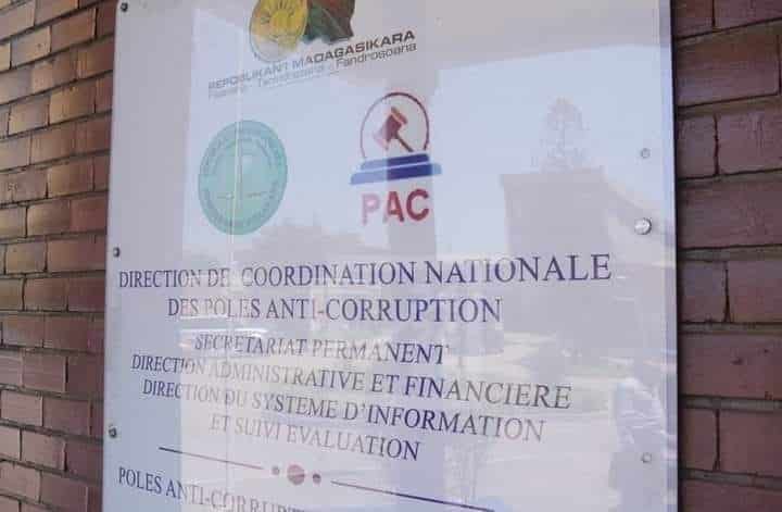 Image à la une de JUSTICE – Six gendarmes accusés de détournement de cocaïne saisis placés en détention préventive à Tsiafahy, quatre civils à Antanimora