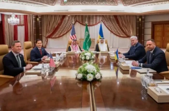Image à la une de MONDE – L’Ukraine accepte le principe d’un cessez-le feu de 30 jours, les Etats-Unis rétablissent l’aide américaine