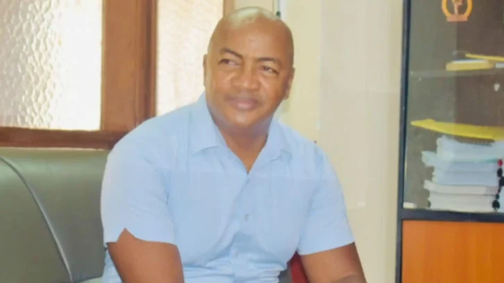 Image à la une de ENSEIGNEMENT SUPÉRIEUR – Le Pr Blanchard Andrianambinina reconduit à la tête de l’Université de Mahajanga