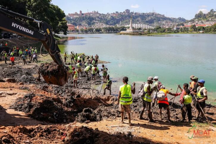 Image à la une de PRÉVENTION DES INONDATIONS – Curage du lac Anosy