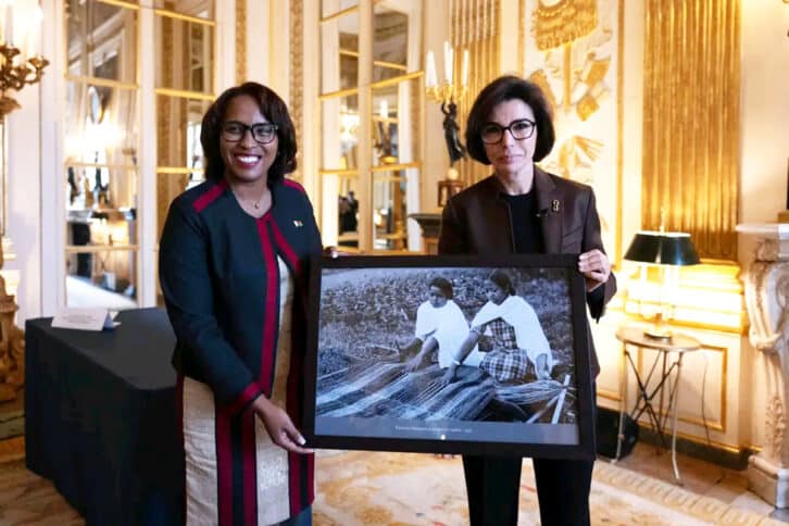 Image à la une de PATRIMOINE – La France officialise la restitution du kabeso du roi Toera