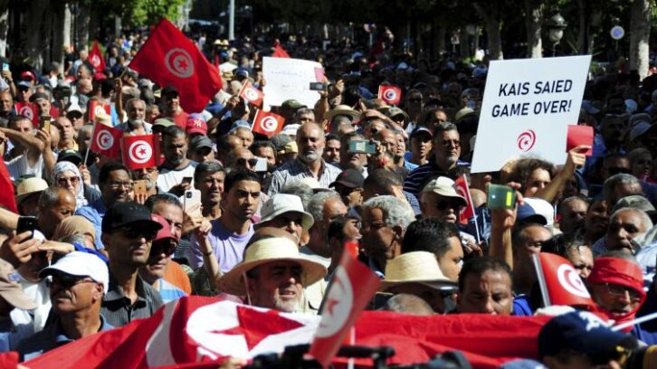 Image à la une de Dans la Tunisie de Kaïs Saïed la répression s’intensifie, selon un rapport de Human Rights Watch
