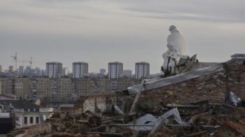 Image à la une de Des responsables soupçonnés d’avoir fourni des obus défectueux à l’armée ukrainienne arrêtés