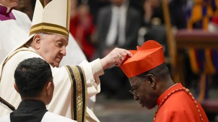 Image à la une de De Cyril Ramaphosa à Brice Oligui Nguema, les chefs d’État africains rendent hommage au pape François