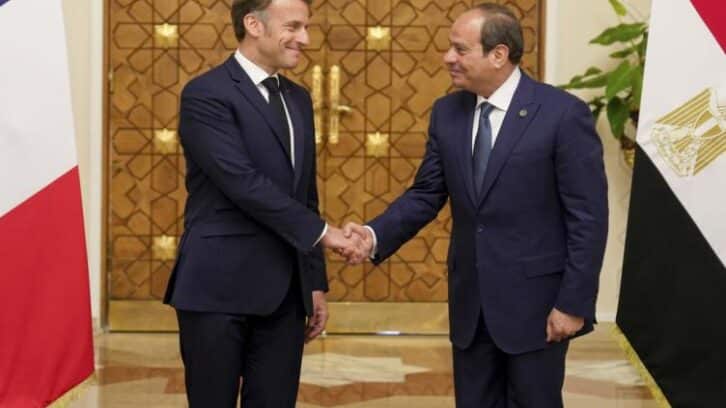 Image à la une de Macron attendu à al-Arich pour aborder l’aide bloquée par Israël