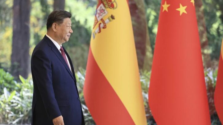 Image à la une de La Chine porte à 125% ses droits de douane supplémentaires et appelle l’Union européenne à “résister ensemble” à la “coercition”