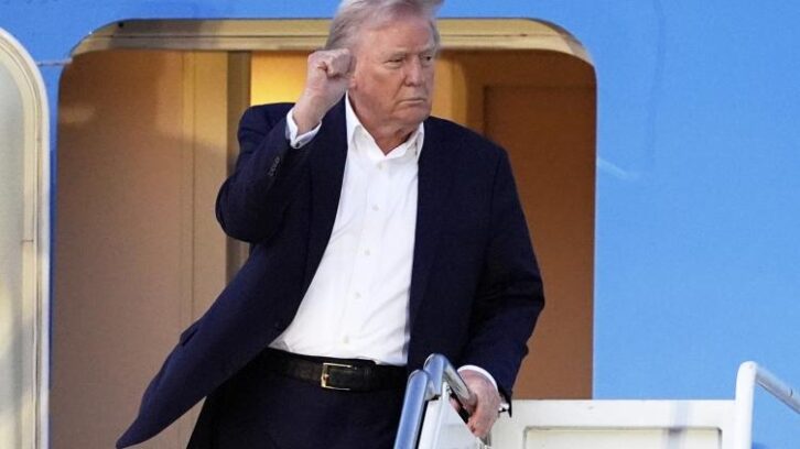 Image à la une de Guerre commerciale : Donald Trump exempte ordinateurs et smartphones des hauses tarifaires