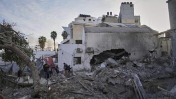Image à la une de Le dernier hôpital du nord de Gaza bombardé par l’armée israélienne