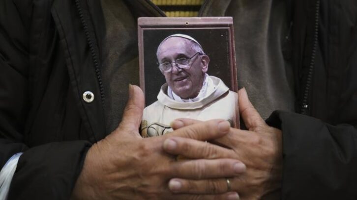 Image à la une de François, cible d’une féroce opposition au sein même de l’Eglise