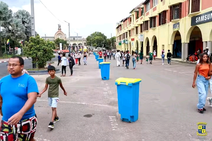 Image à la une de ANTANANARIVO –  Des centaines de bénévoles mobilisés pour l’assainissement
