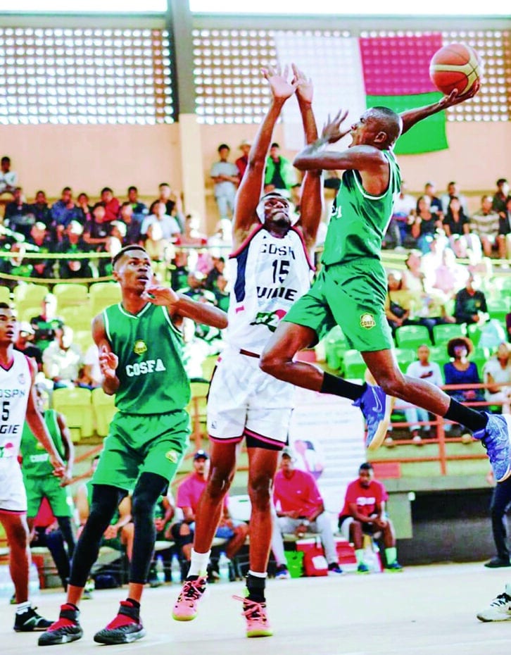 Image à la une de BASKETBALL 5X5 – N1A ZONE CENTRE  – Les grandes équipes réussissent leur entrée
