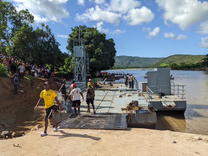Image à la une de RN 6 – Arrêt du bac fluvial sur le fleuve Mahavavy