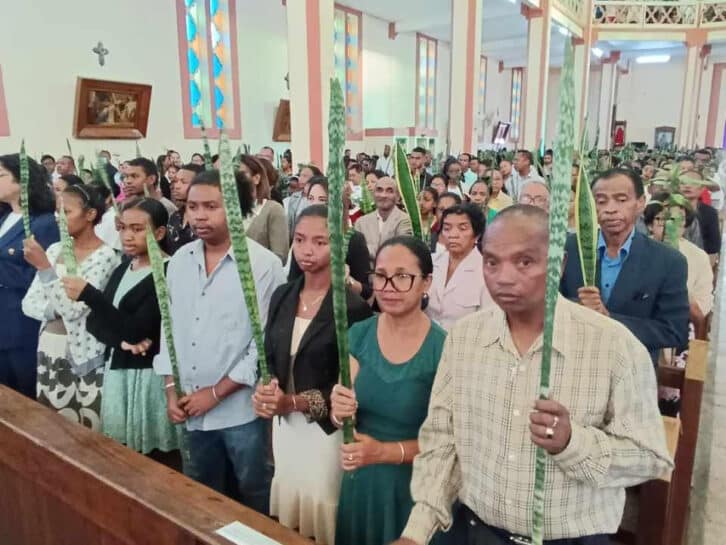 Image à la une de RELIGION –  Les catholiques célèbrent le dimanche des Rameaux