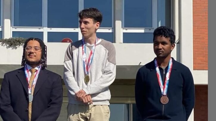 Image à la une de SPORT CÉRÉBRAL – Fy Antenaina Rakotomaharo médaillé de bronze au championnat de France inter-universitaire d’Échecs
